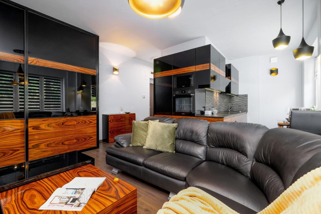 Stylish Korfantego Apartment Next To Spodek By Noclegi Renters Katowice Kültér fotó